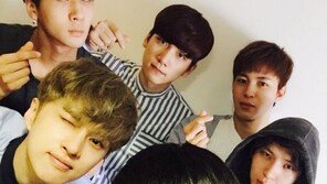 빅스 로빅 “데뷔 4주년 맞이한 빅스 요원들” 인증샷…레오·라비도 ‘손가락 ♥”