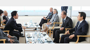 北제재보다 남북관계 개선… ‘평화 브랜드’ 띄우는 반기문