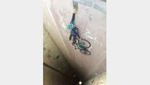 추락 직전의 남자? 깜짝 착시 사진 화제