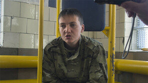 러시아에 맞선 ‘우크라의 잔 다르크’… 2년만에 맨발로 귀환