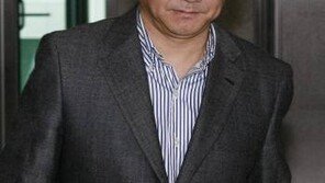 특수통 검사 출신 홍만표, 특수부 검사들 앞에 피의자 신분으로…오늘 검찰 출석