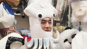 ‘근육질’ 조타의 오징어 셀피 “구워 먹을까? 삶아먹을까? 볶아먹을까?”
