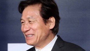 ‘사냥’ 안성기, 목 디스크 부상에도 열연 “다 토할 때 혼자 뛰어”