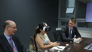 크리스티아 프리랜드 장관, 국내 게임사 쿵게임즈 찾아 VR 체험