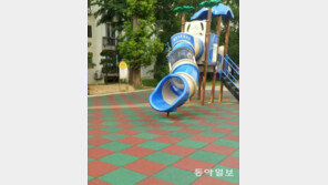 [단독]납범벅 우레탄, 공원 농구장 더 심각