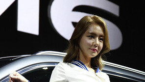 [화보] 2016 부산국제모터쇼…‘레이싱모델의 치명적인 유혹’