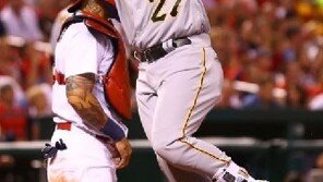 ‘거포’ 된 강정호, 홈런 7개째 신고…NL 장타율 1위 등극