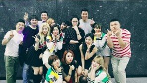 ‘아는형님’ 서장훈-트와이스 인증샷 공개…‘대세돌’의 상큼 매력