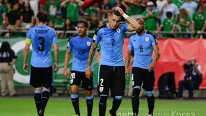 수아레스 빠진 우루과이, 멕시코에 대패