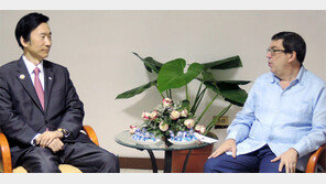 “작은 발걸음, 큰 도약”… 달착륙 비유한 尹외교