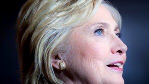 영부인 출신 힐러리 매직넘버 달성…경쟁자 샌더스 러닝 메이트 지명?