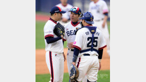 두산 마운드 설계자, 한용덕 코치 ‘믿음의 철학’