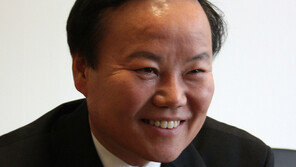 낙선 김재원, 청와대 정무수석으로 컴백…친박 핵심 입증