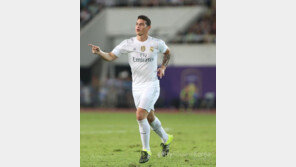 콜롬비아, 파라과이에 2-1 勝 ‘8강 확정’…하메스 ‘1골 1도움’