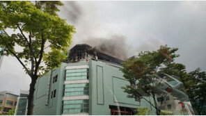 대전 도심 빌딩서 화재 ‘4명 부상’…목격자 “건물 꼭대기서 큰 폭발음”