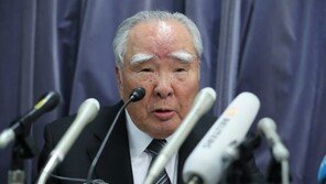 ‘연비조작’ 스즈키 자동차 회장 “CEO직 사퇴”…절반의 은퇴