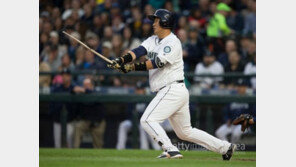 (종합)이대호, 연타석 홈런포 ‘시즌 10호’ 148㎞ 싱커 받아 좌중간 담장 훌쩍