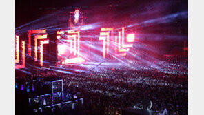 강렬한 EDM 유혹…15만명 “소리질러!”