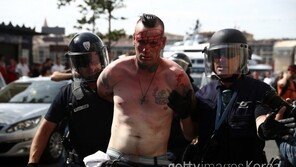 러시아 팬들, 종료휘슬 울리자마자 주먹질