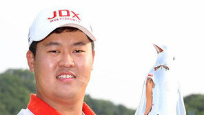 4홀차 뒤지다… 마지막 5홀서 뒤집기