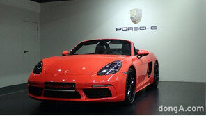 포르쉐, 월드 로드쇼에서 미드엔진 로드스터 ‘718 박스터’ 공개