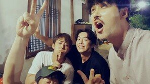 ‘삼시세끼’ 고창편 차승원-유해진-손호준-남주혁, 한가족 인증샷…익살 표정+포즈 ‘화기애애’