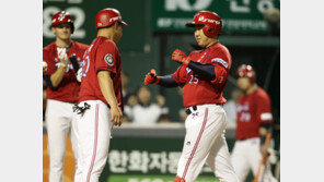 [Mr. 베이스볼] ‘행동하는 캡틴’ 이범호의 품격