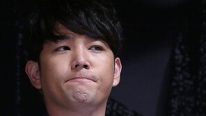 ‘음주운전 혐의’ 검찰 출석한 강인, 취재진 질문에 ‘묵묵부답’