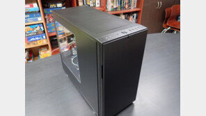 [리뷰] 과묵하고 듬직하다, 프렉탈디자인 디파인 R5 케이스