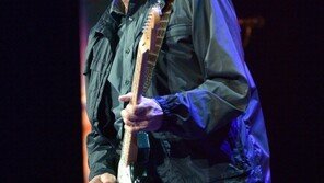 [연예 뉴스 스테이션] 에릭 클랩튼, 말초신경장애 악화