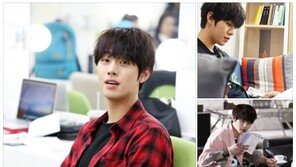 ‘딴따라’ 안효섭, 대본 삼매경 모습 포착 “어떻게 봐도 빛난다 빛나”