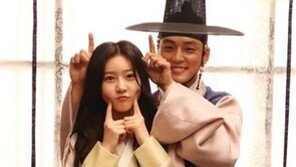 ‘마녀보감’ 윤시윤, 김새론과 ‘깜찍’ 본방사수 독려샷 “더 쫄깃해진 이야기 펼쳐져”