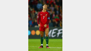 호날두 PK실축…포르투갈 조3위 굴욕