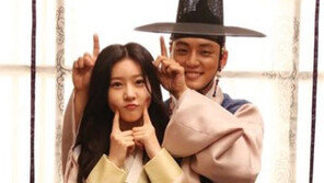 ‘마녀보감’ 윤시윤, 김새론과 ‘애정 돋는’ 인증샷…장난기 넘치는 ‘동구 미소’