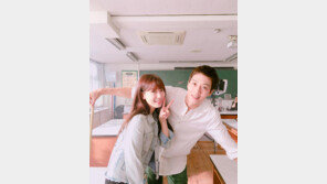 ‘닥터스’ 박신혜-김래원, 사제지간 케미 폭발 “훈남쌤, 세상에 이렇게 잘생긴 선생님이 어딨어?”