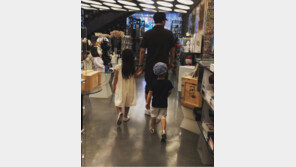 진정한 ‘YG familly’…이은주, 양현석과 두 아이 뒷모습 사진 공개 ‘흐뭇’