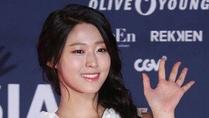 설현, 20대 트로이카 ‘설혜수’ 바통 잇는다