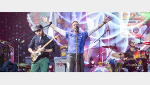 8만 관객 눈귀 훔친 ‘빛과 색채의 카니발’