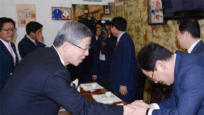 非朴서도… “권성동, 사퇴로 끝내야”