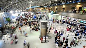 [속보]靑 “김해공항 확장은 사실상 신공항…신공항 공약 파기 아냐”