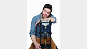 [Q매거진]한방울 한방울 커피의 눈물… ‘더치커피’의 뜨거운 부활 