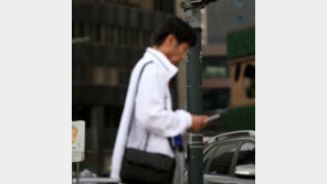 스마트기기 탓에 일주일에 11시간 더 일해…초과근무로 감소한 활동은?