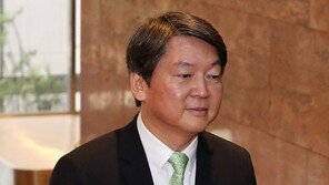 與 “안철수 대표연설, 미래 위한 고민 담겨…구체적 대안 제시는 미흡”