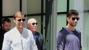 ‘올랜도 참사…사랑이 이긴다’ 리키 마틴, 새 동성 연인과 당당히…