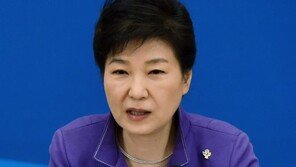 [속보]朴대통령 “김해 신공항 건설,국민 축하 속 성공하도록 최선”…첫 입장표명 