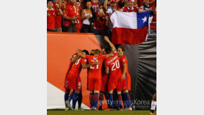 ‘디펜딩 챔피언’ 칠레, 콜롬비아에 2-0 리드(전반 종료)