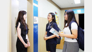 진로진학지원센터 찾은 학생들