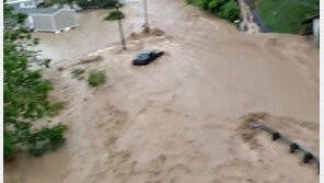 美 웨스트버지니아, 시간당 최고 254㎜ ‘물폭탄’…100년 만의 최악의 홍수로 최소 23명 사망