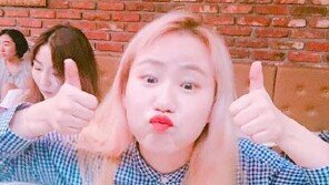 조현아 “이상한 표정도 파리 필터로 찍으면 대강 귀엽게 나온다”