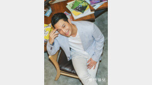 꿈의 두 배역을 동시에… 그 어려운 걸 해내는 이 남자